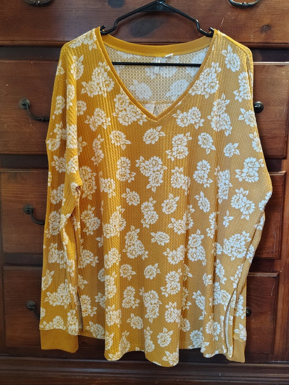 Cato Size XL Mustard Yellow Floral Waffle Knit V Neck Top